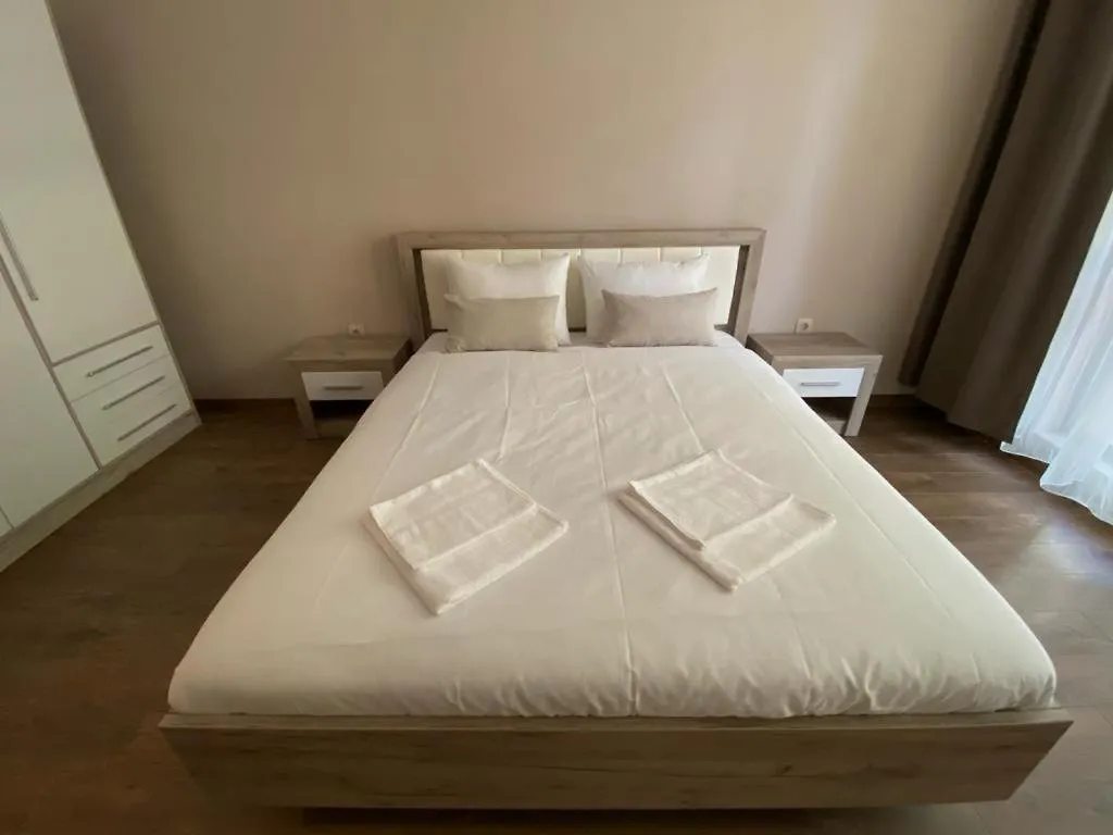 וארנה Rabi Park Residence דירה