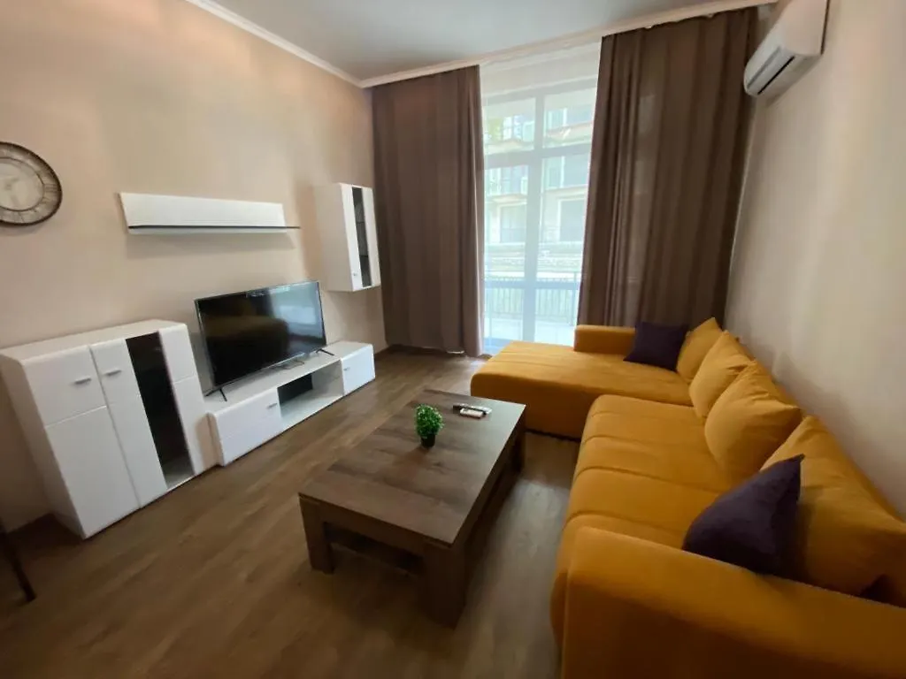 וארנה Rabi Park Residence דירה